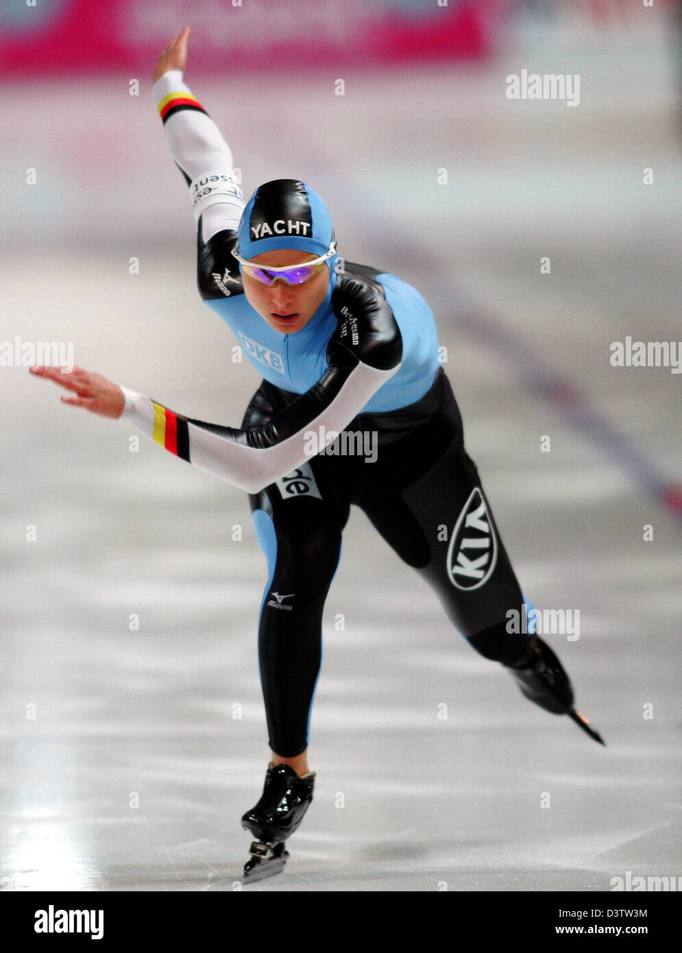 German speed skater Pamela Zoellner photographed during the women's 1,000 metre competition of the speed skating world cup in Berlin, Germany, Sunday 19 November 2006. Zoellner came in 17th with 1:18.25 minutes. Photo: Gero Breloer Stock Photo