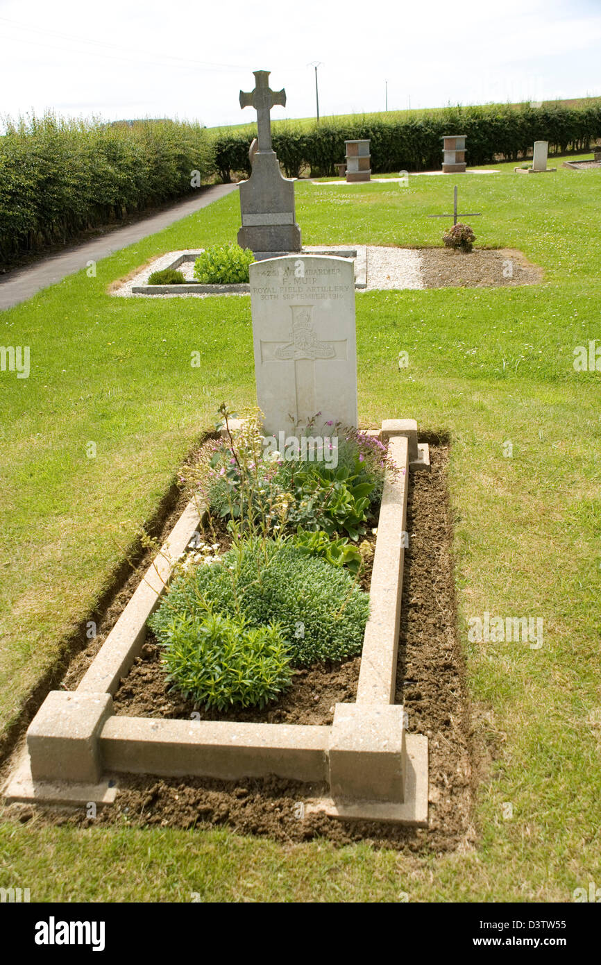 Briish soldier's grave in Martinpuich parish cemetery on the Somme from the battles of 1916 First World War Stock Photo