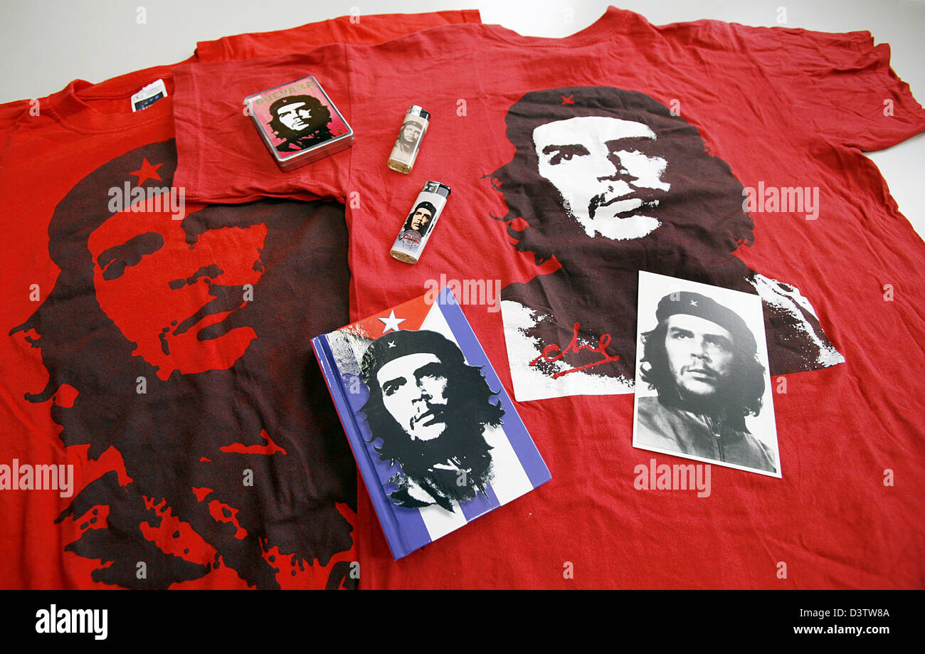 The picture shows lighters, notepads, postcards and red t-shirts decorated with the popular image of Ernesto 'Che' Guevara in Frankfurt Main, Germany, Thursday 16 November 2006. Cuban photographer Alberto Korda took Che's picture on 05 March 1960. Photo: Frank May Stock Photo