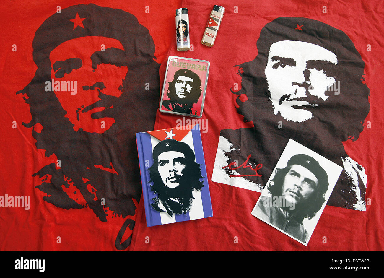 The picture shows lighters, notepads, postcards and red t-shirts decorated with the popular image of Ernesto 'Che' Guevara in Frankfurt Main, Germany, Thursday 16 November 2006. Cuban photographer Alberto Korda took Che's picture on 05 March 1960. Photo: Frank May Stock Photo