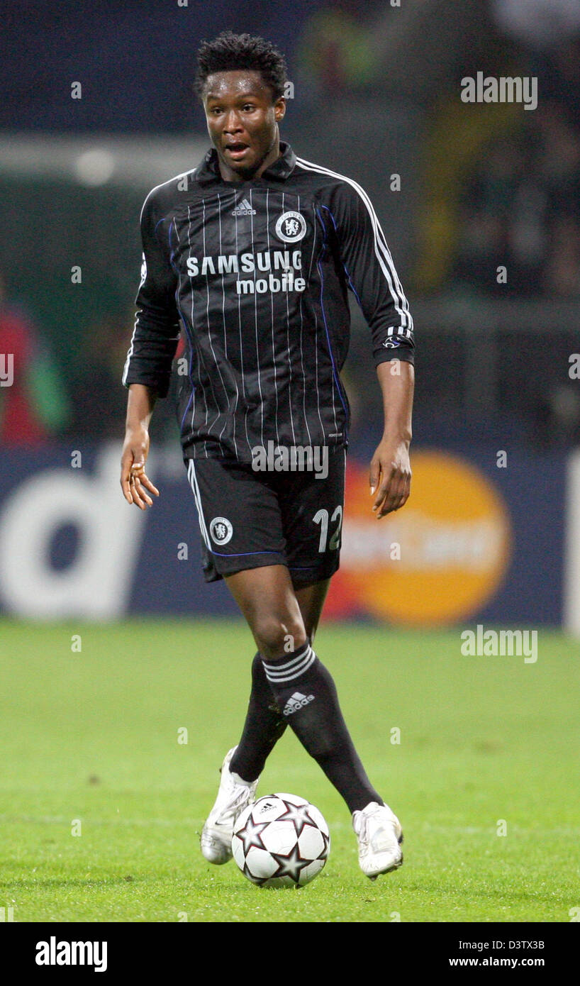 John Obi Mikel of Chelsea leads the ball during the UEFA Champions League match SV Werder Bremen vs FC Chelsea at the Weser stadium of Bremen, Germany, 22 November 2006. Bremen defeats Chelsea 1-0. Photo: Kay Nietfeld Stock Photo