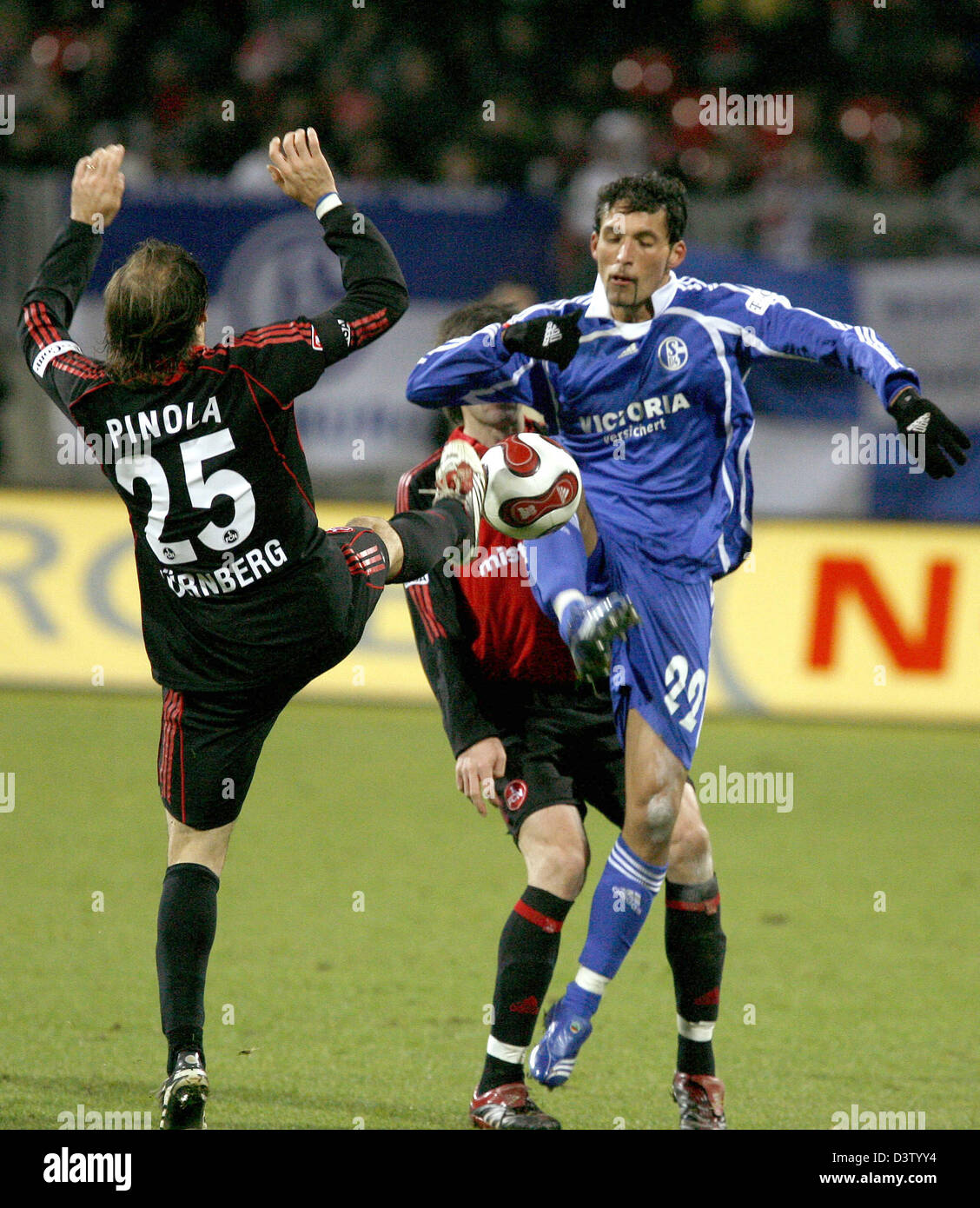 Kevin Kuranyi (R) of Schalke vies for the ball with Nuremberg's Horacio Javier Pinola during the Bundesliga match 1. FC Nuremberg vs FC Schalke 04 at easyCredit stadium in Nuremberg, Germany, Sunday, 03 December 2006. Photo: Daniel Karmann (ATTENTION: BLOCKING PERIOD! The DFL permits the further utilisation of the pictures in IPTV, mobile services and other new technologies only tw Stock Photo