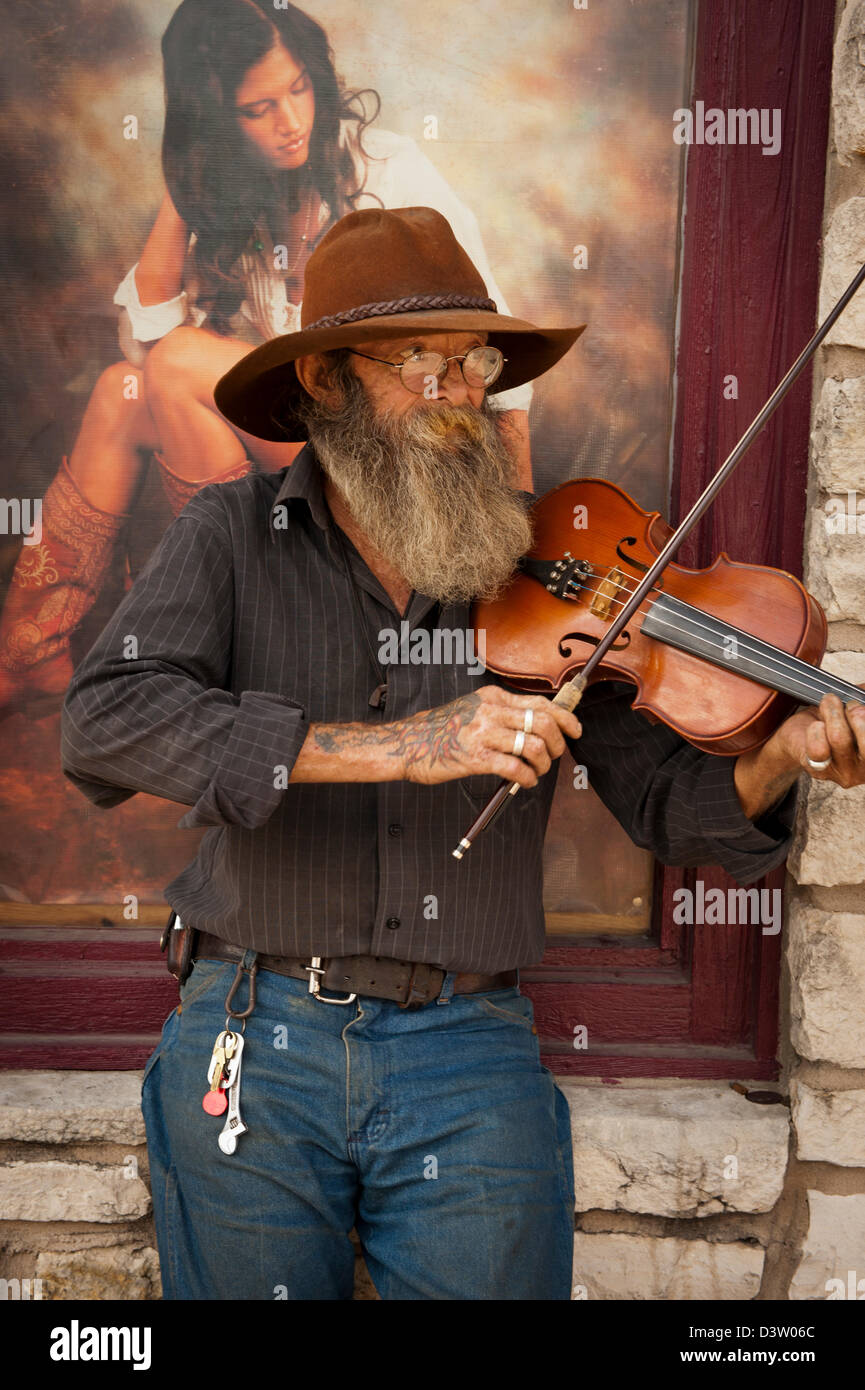 Old bearded fiddler plays his violin on the streets of Austin, Texas Stock Photo