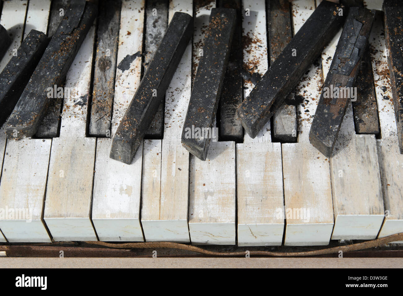 Broken piano keyboard hires stock photography and images Alamy