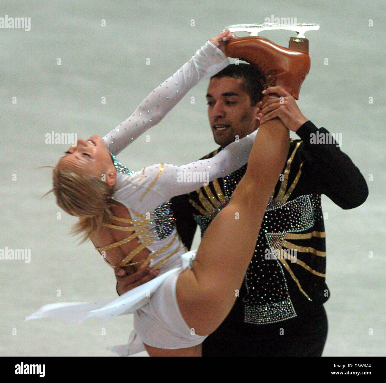 German figure skaters Aliona Savchenko (L) and Robin Szolkowy perform