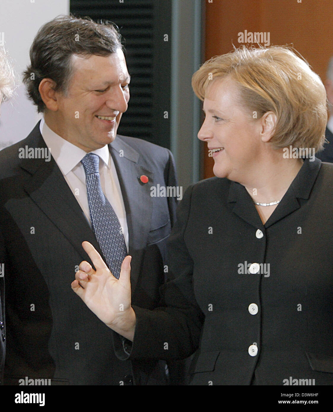 German Chancellor Angela Merkel (R) and Jose Manuel Barroso (L ...