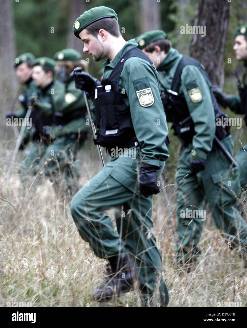 Policemen search for the missing 13 year-old girl Natalia in a wood near Karbach, Germany, Tuesday, 9 January 2007. Members of the police, the fire brigade and the disaster relief organisation THW are searching for the girl since Monday. Photo: Marcus Fuehrer Stock Photo