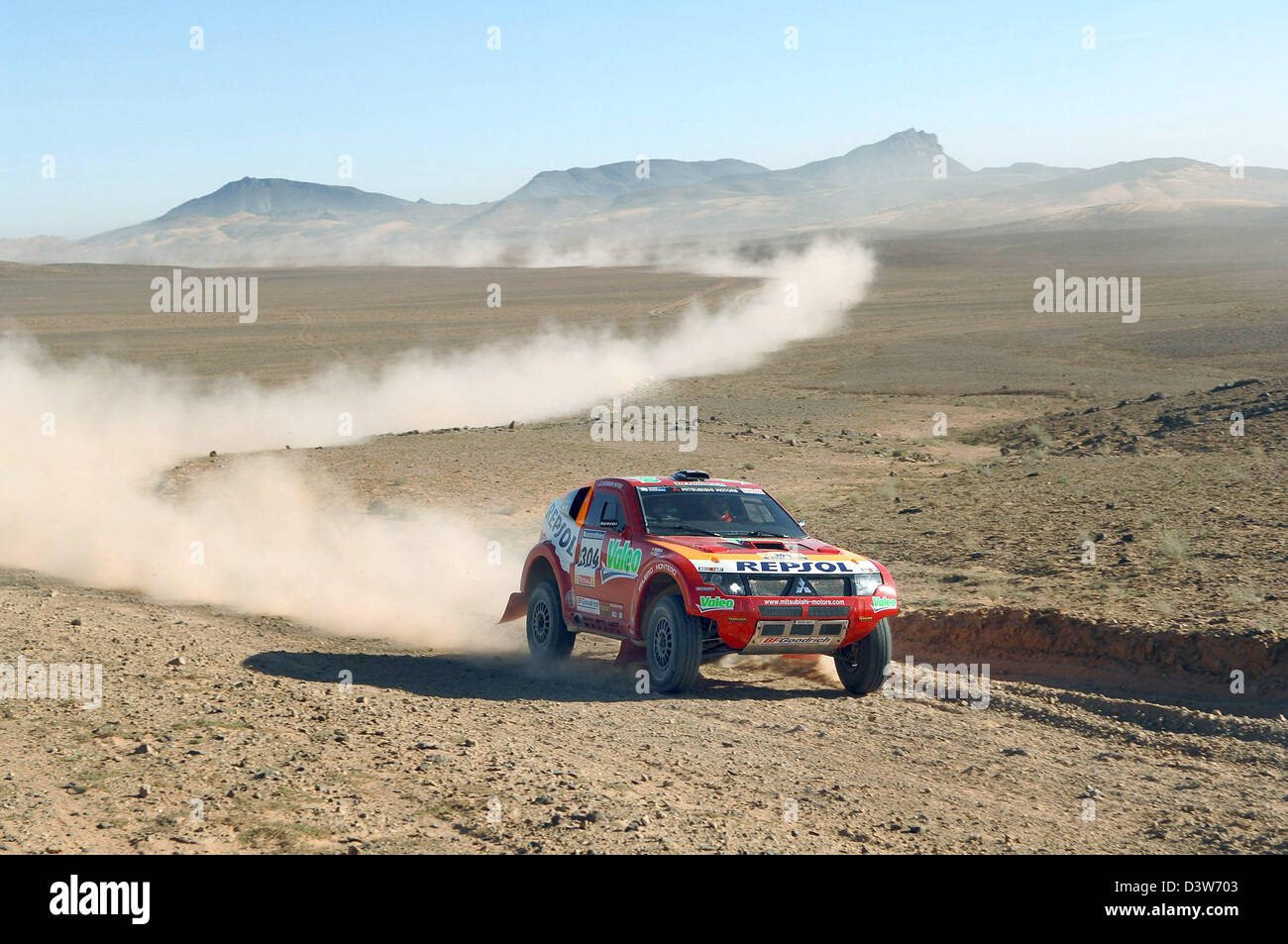The picture shows Japanese Hiroshi Masuoka with his Mitsubishi Pajero ...