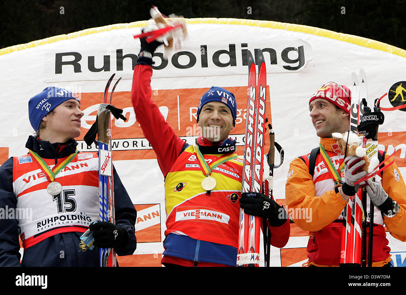 Norwegian winner Ole Einar Bjoerndalen (C), Norwegian second placed Emil Hegle Svendsen and Austrian third Christoph Sumann celebrate their placings at the men's 15 km mass start competition at the biathlon World Cup in Ruhpolding, Germany, Sunday, 14 January 2007. Photo: Andreas Gebert Stock Photo