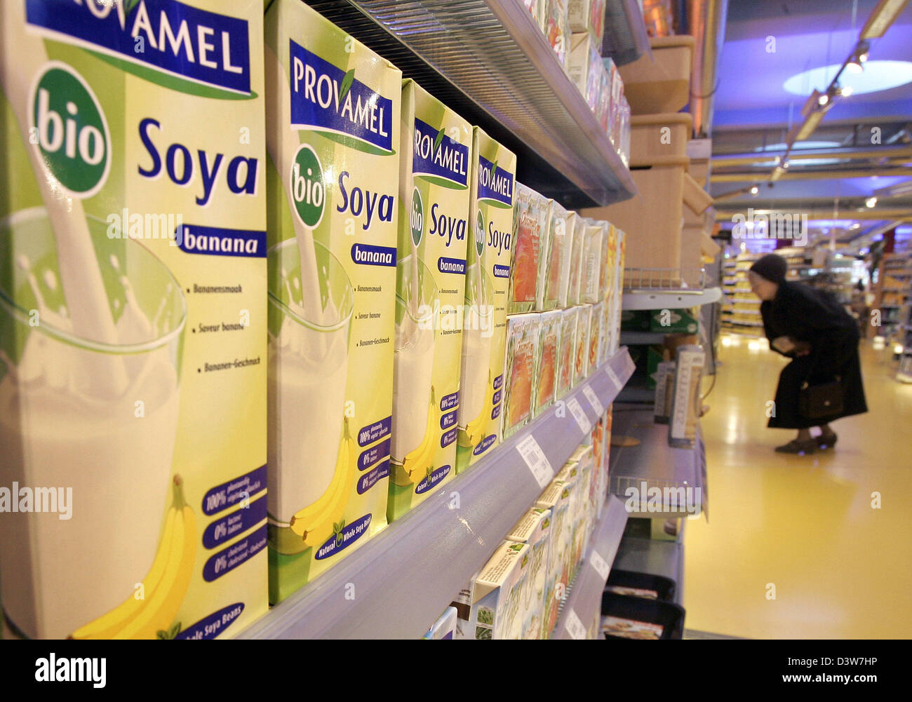 Soya milk pictured in a wholefood supermarket of Cologne, Germany, Monday, 15 January 2007. Organic products are top-selling in Germany. The demand is on such a high level that supply can hardly keep up with. The trading firms are calling for help, for they would like to sell more organic products and satisfy the demand. Photo: Joerg Carstensen Stock Photo