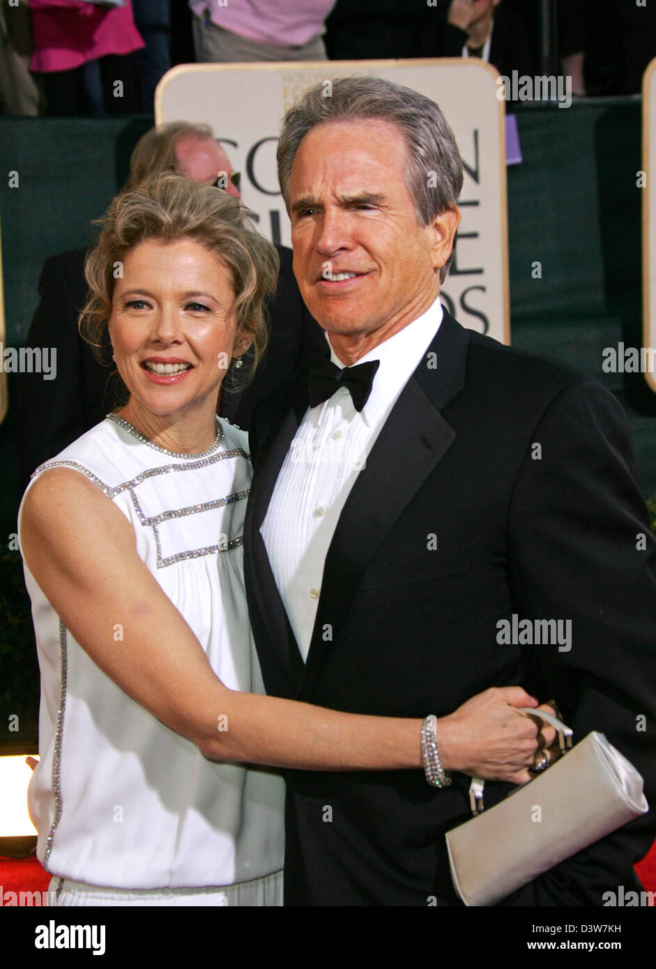 US actress Anette Bening (L) and her husband US actor Warren Beatty (R) pose for the cameras as they arrive to the 64th Annual Golden Globes in Beverly Hills, CA, United States, Monday, 15 January 2007. Photo: Hubert Boesl Stock Photo