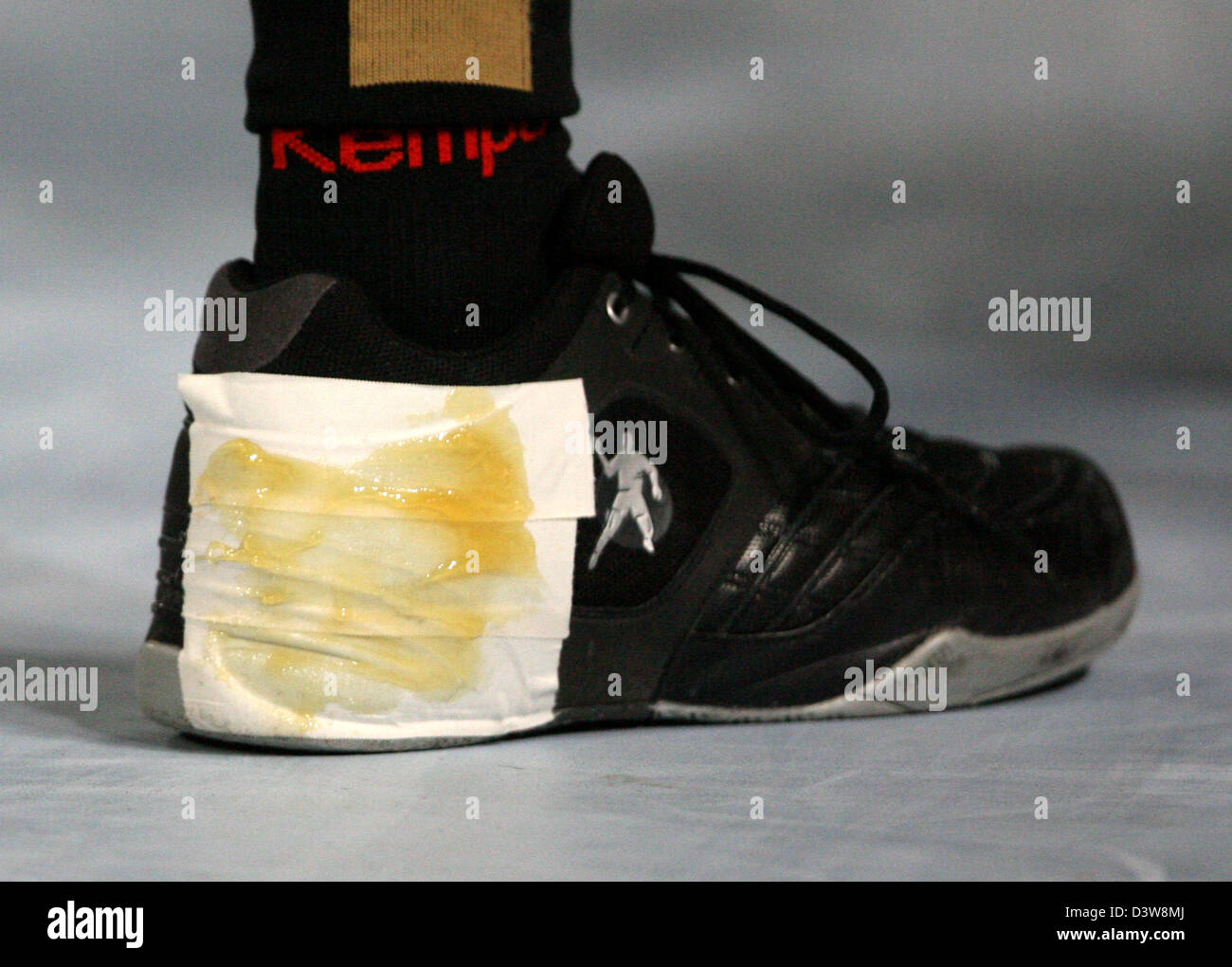 Handball glue hires stock photography and images Alamy