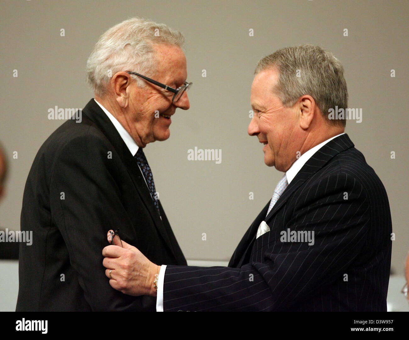 Porsche general manager and chairman of the suopervsiory board Wolfgang Porsche (R