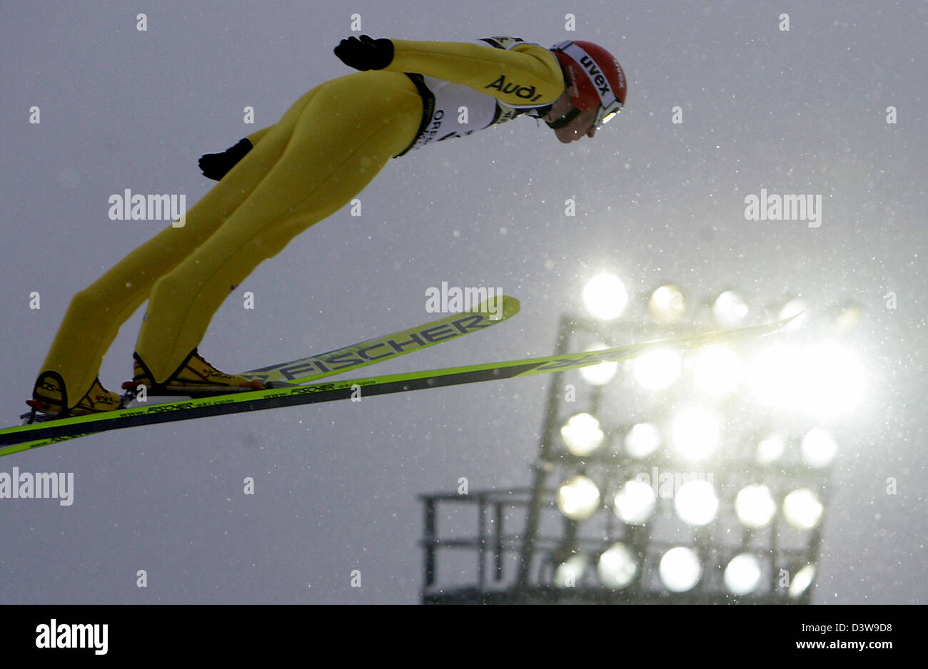 The photo shows German ski jumper Michael Uhrmann in the air in front of the flood lights at the 'Schattenbergschanze'-jump in Oberstdorf, Germany, Saturday, 27 January 2007. Photo: Peter Kneffel Stock Photo