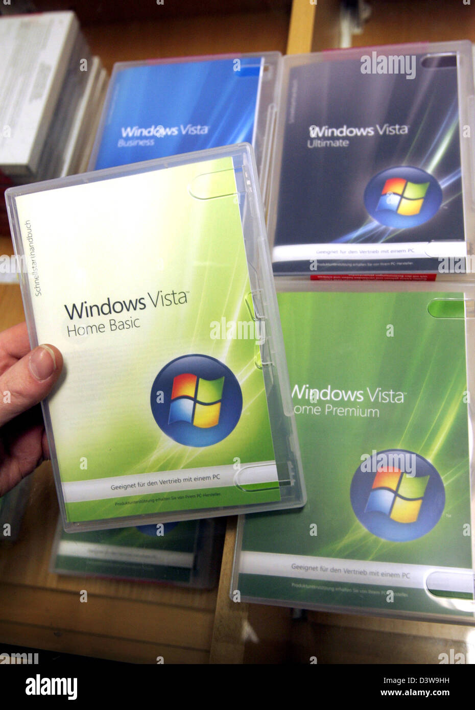A man holds a 'Microsoft Vista' software box in his hand at a computer store in Frankfurt Main, Germany, Monday, 28 January 2007. Photo: Frank May Stock Photo