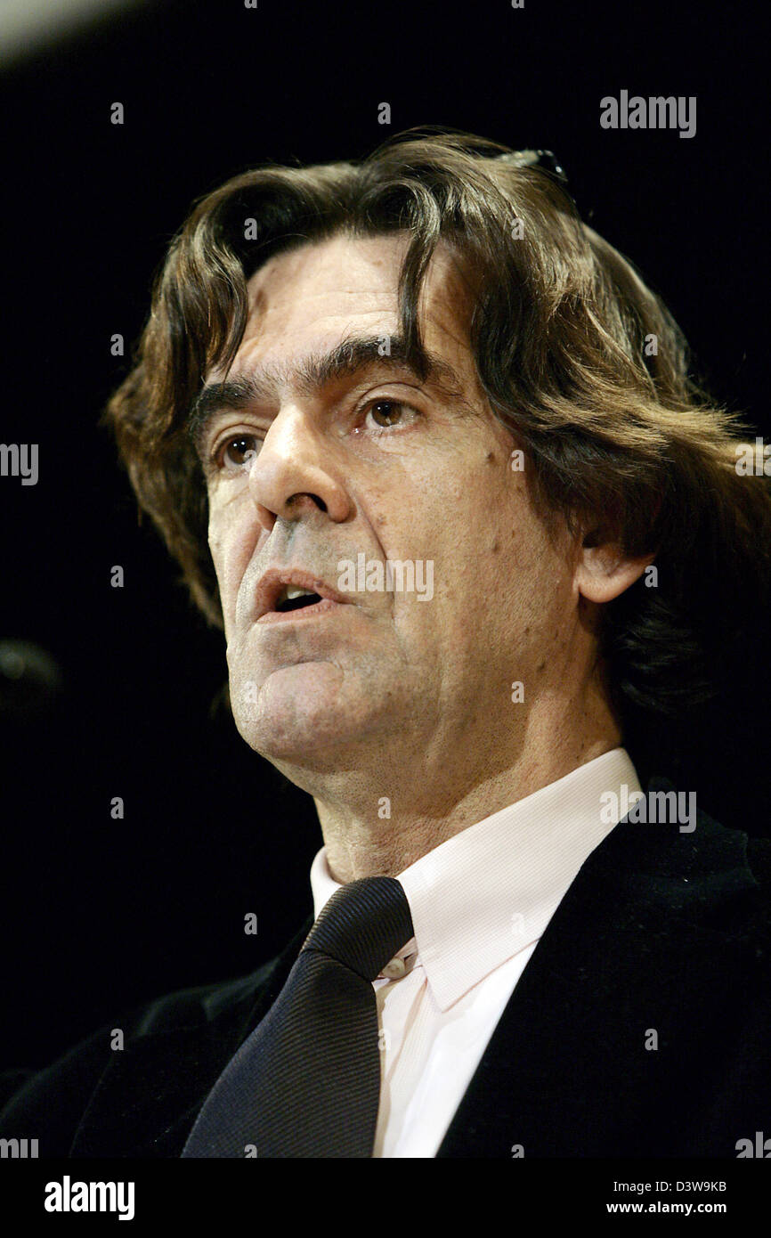 Luc Ferry, French intellectual and former French Minister for Education, shown at a lecture on the occasion of the 44th anniversary of the signing of the 'Elysee Treaties' on Franco-German friendship in Stuttgart, Germany, Tuesday, 23 January 2007. Photo: Marijan Murat Stock Photo