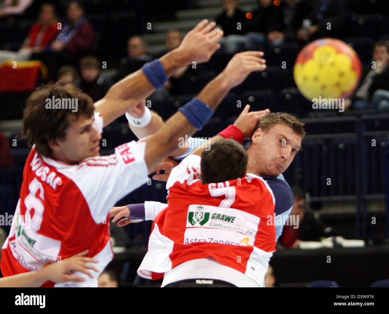 Players fight for the ball during 2007 German Handball World