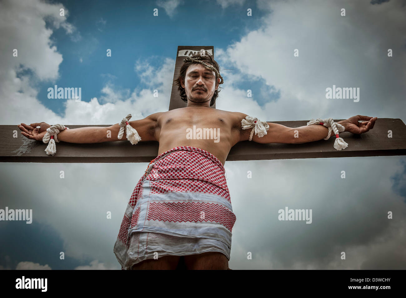 Rolly Bautista Pantoja being crucified on Good Friday, San Fernando, Pampanga, Philippines Stock Photo