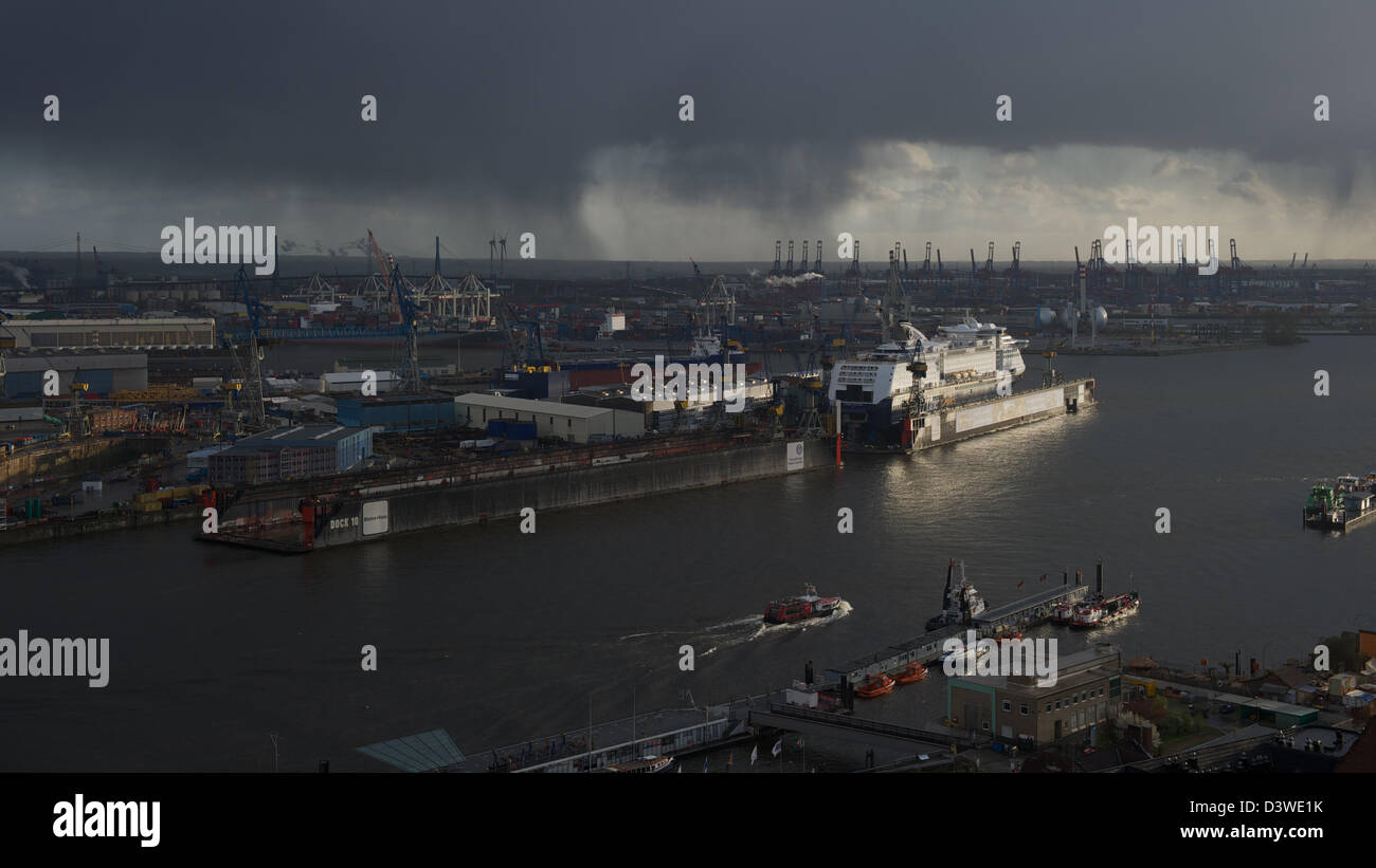 Hamburg, Germany, gloomy sky above the port of Hamburg Stock Photo