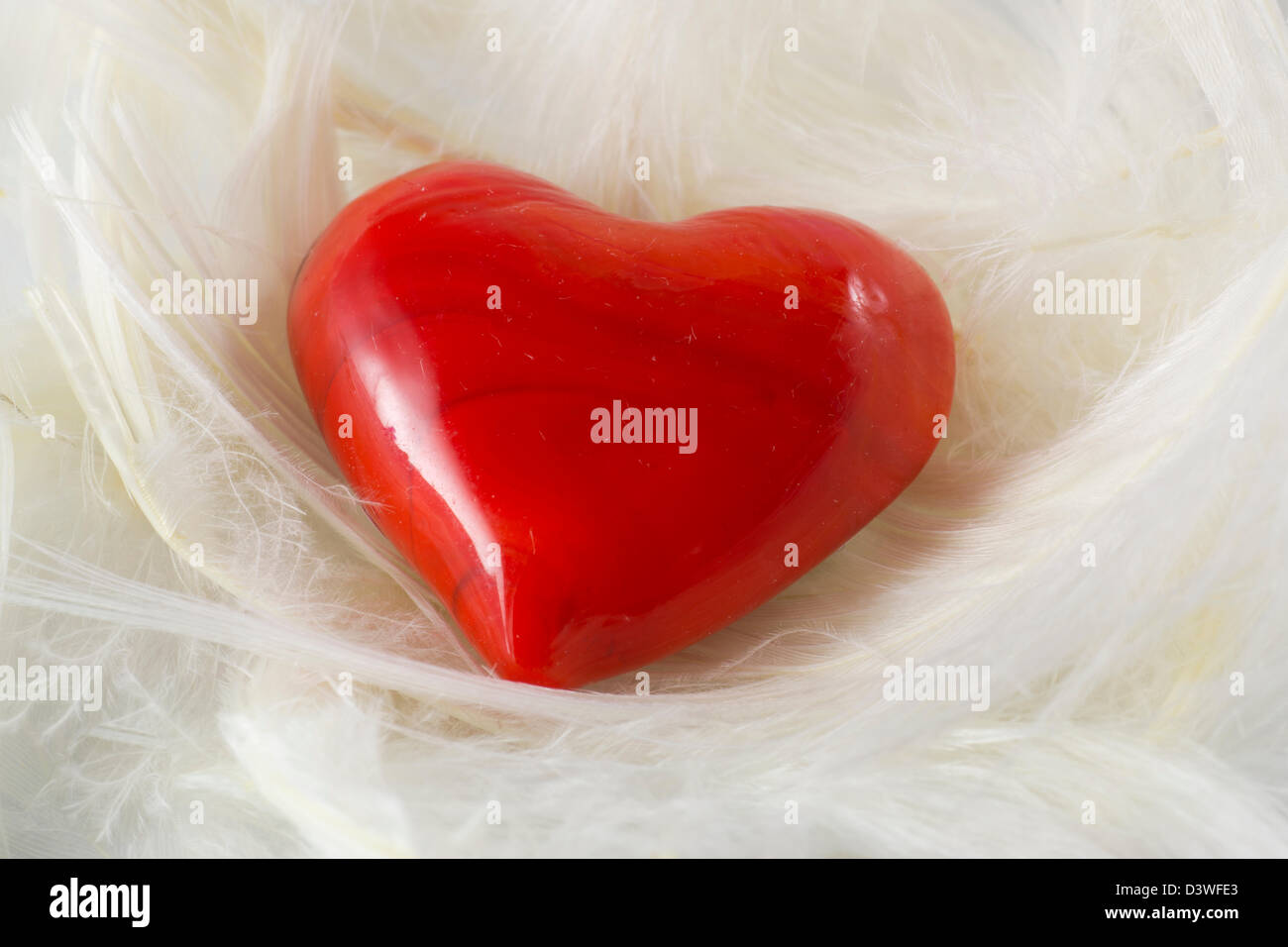 Hearts love red background hi-res stock photography and images - Alamy