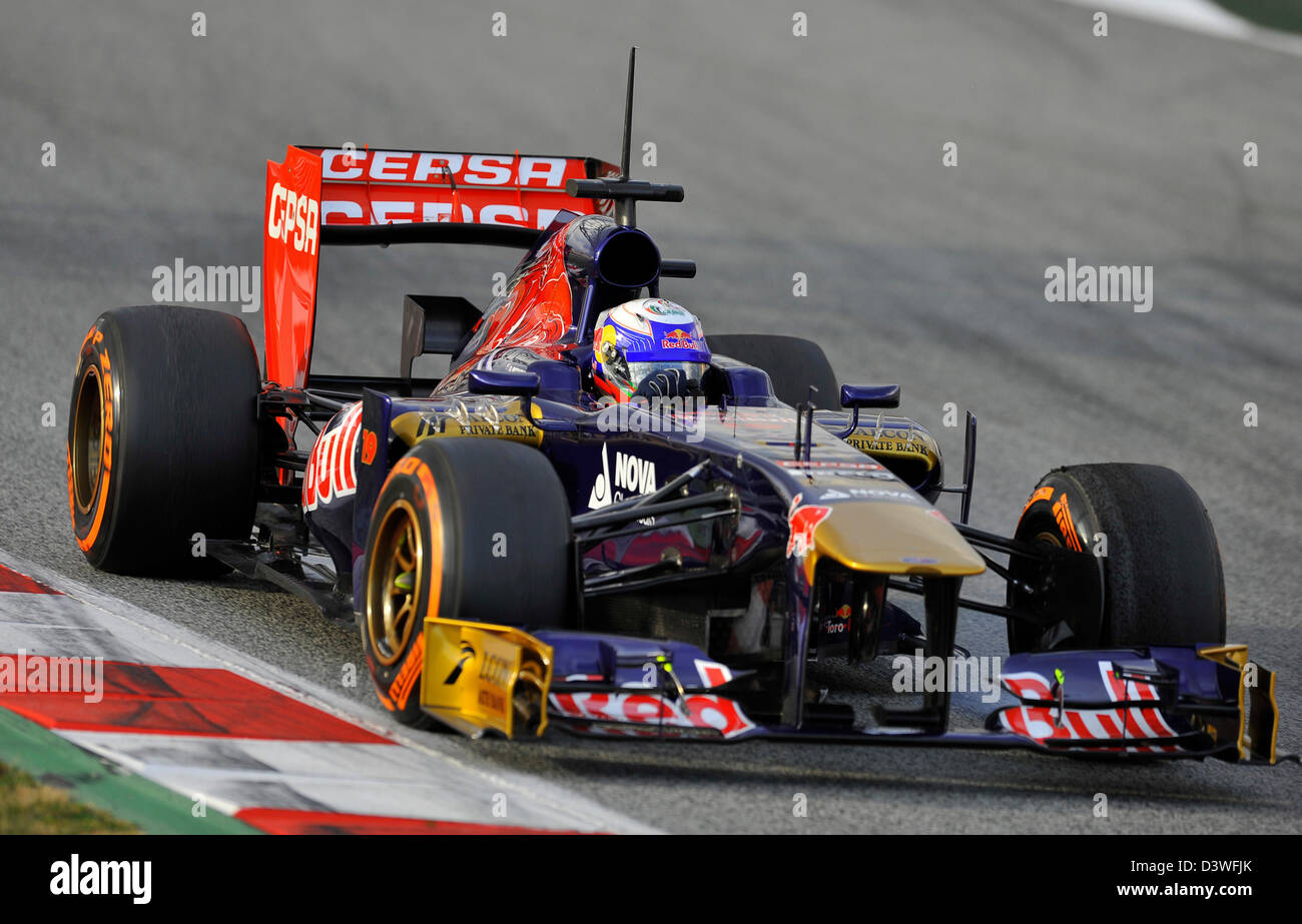 Daniel Ricciardo (AUS), Toro Rosso STR8 during Formula One tests on ...