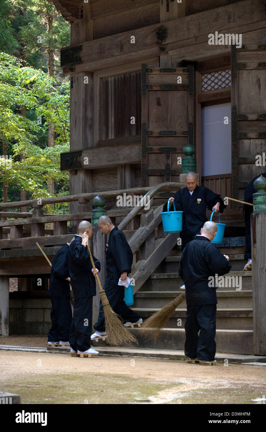 Buddhist monks on cleaning duty at Saito West Pagoda in the Danjo Garan complex of Kongobuji Temple atop Koyasan (Mount Koya) Stock Photo