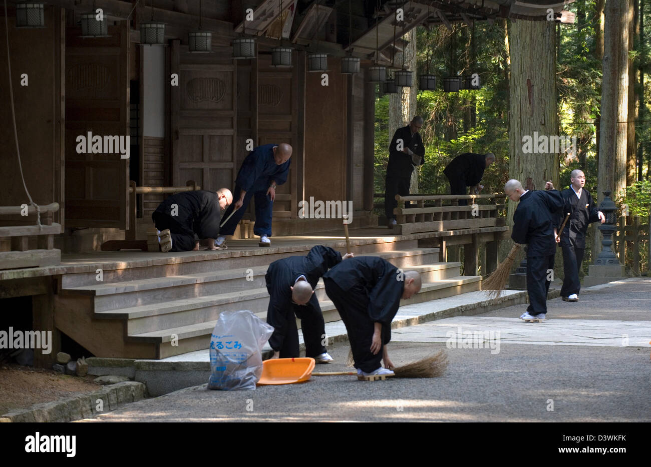 Buddhist monks on cleaning duty at Sanno-in Temple in the Danjo Garan complex of Kongobuji Temple atop Koyasan (Mount Koya) Stock Photo