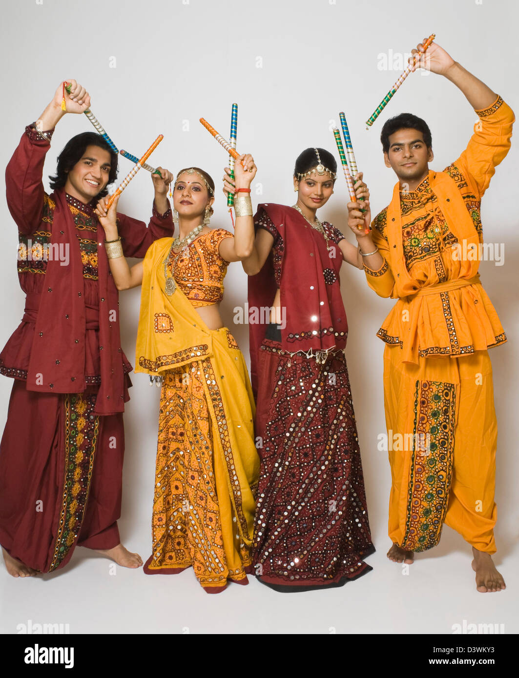 Couples performing dandiya Stock Photo - Alamy