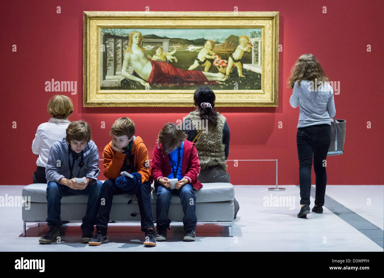 People view Sandro Boticelli's La Vénus at Louvre-Lens with bored disinterested children / teenagers Stock Photo