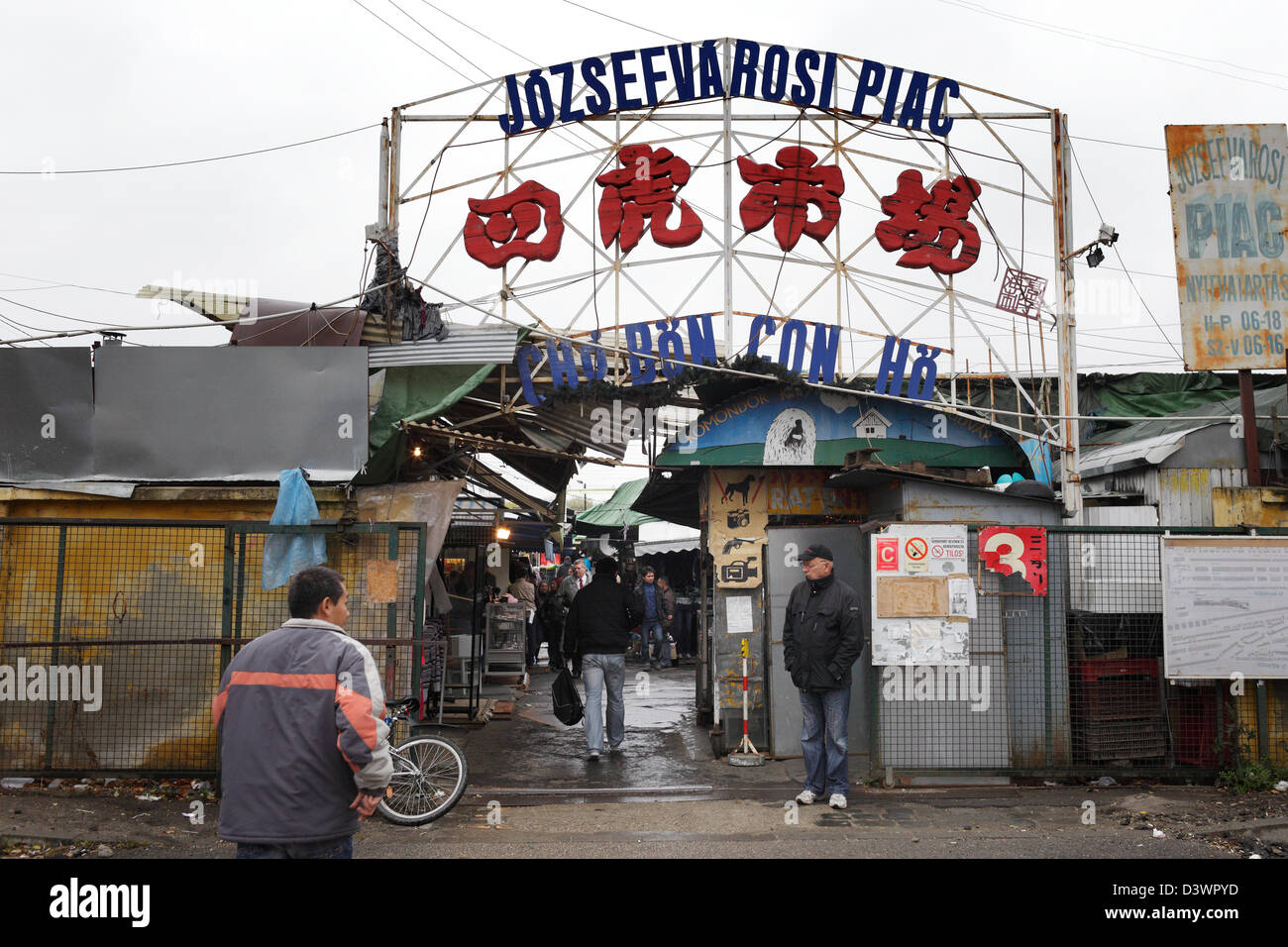 Budapest Hungary The Entrance To The Four Asian Tigers Chinese Market Stock Photo Alamy