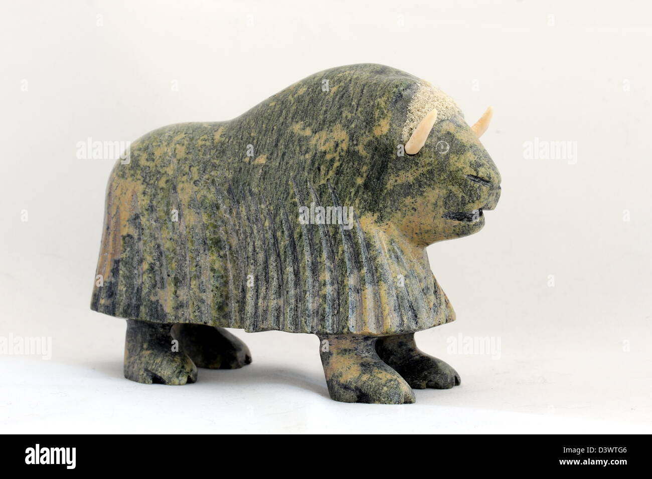 Inuit sculpture hi-res stock photography and images - Alamy