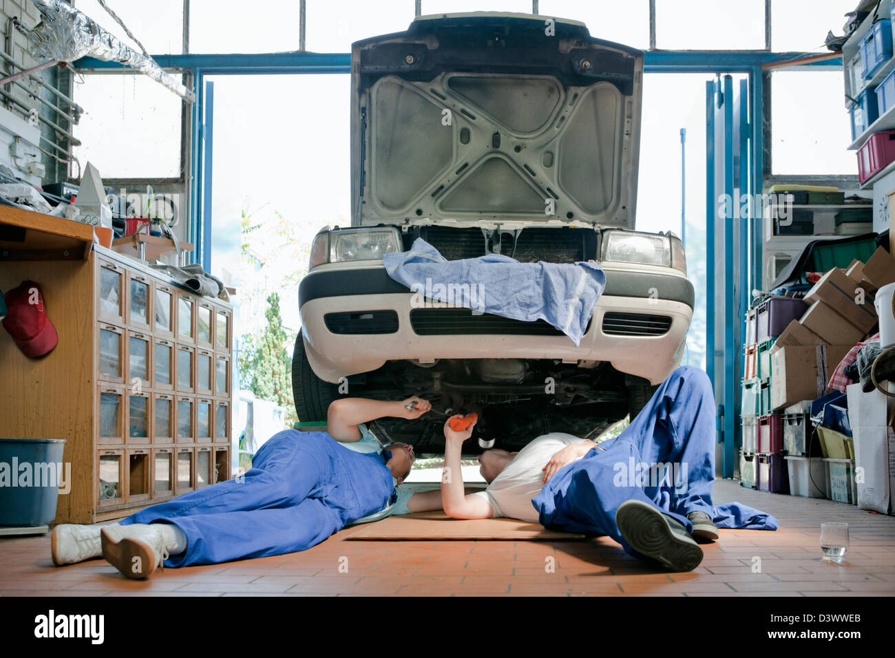 Car body shop repair hi-res stock photography and images - Alamy