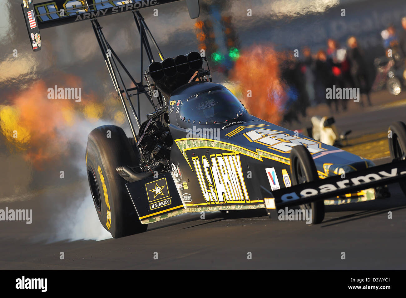 Chandler, Arizona, USA. 24th February 2013. Tony Schumacher smokes the ...