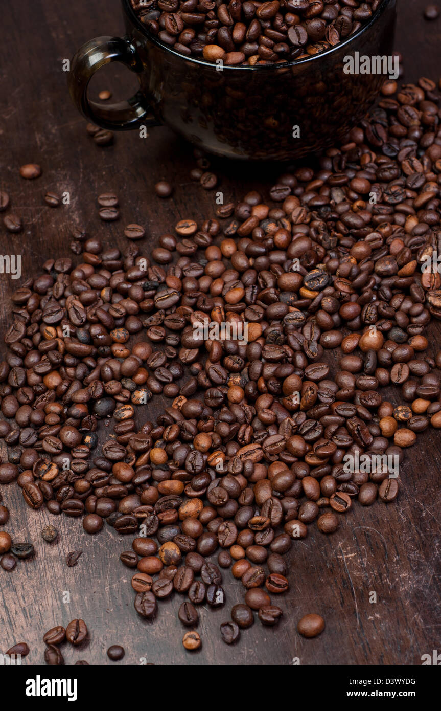 aromatic black lighting arabic coffee background Stock Photo - Alamy