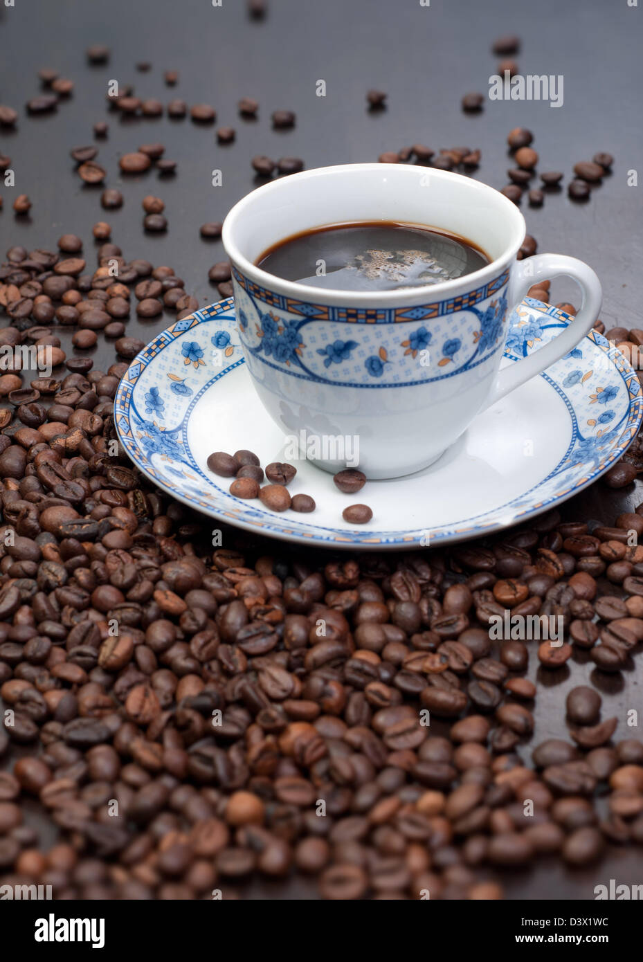 aromatic black lighting arabic coffee background Stock Photo - Alamy