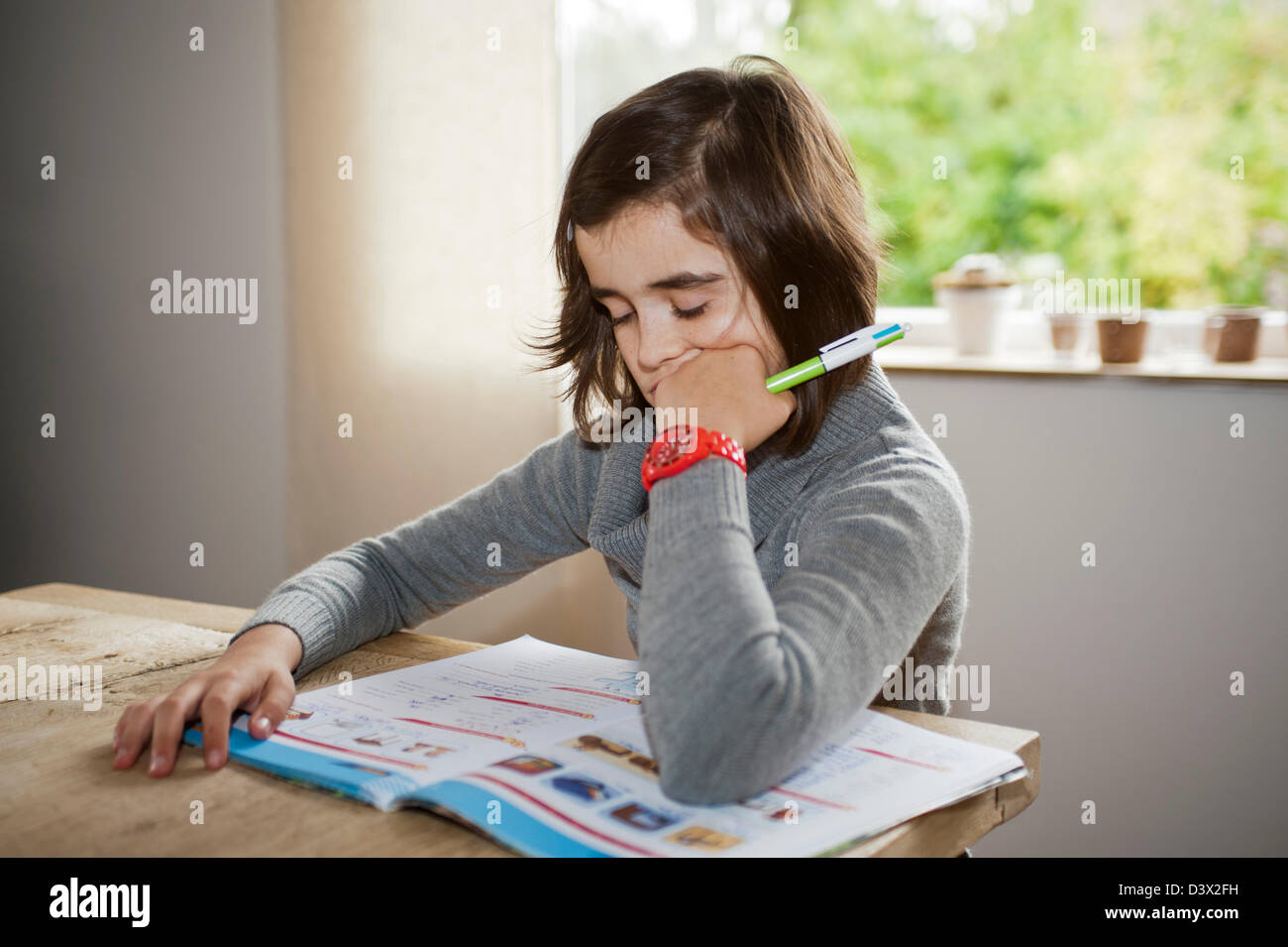 Homework tv hi-res stock photography and images - Alamy