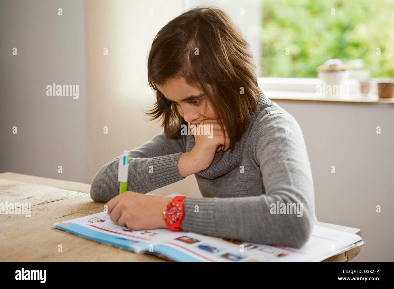 Homework tv hi-res stock photography and images - Alamy