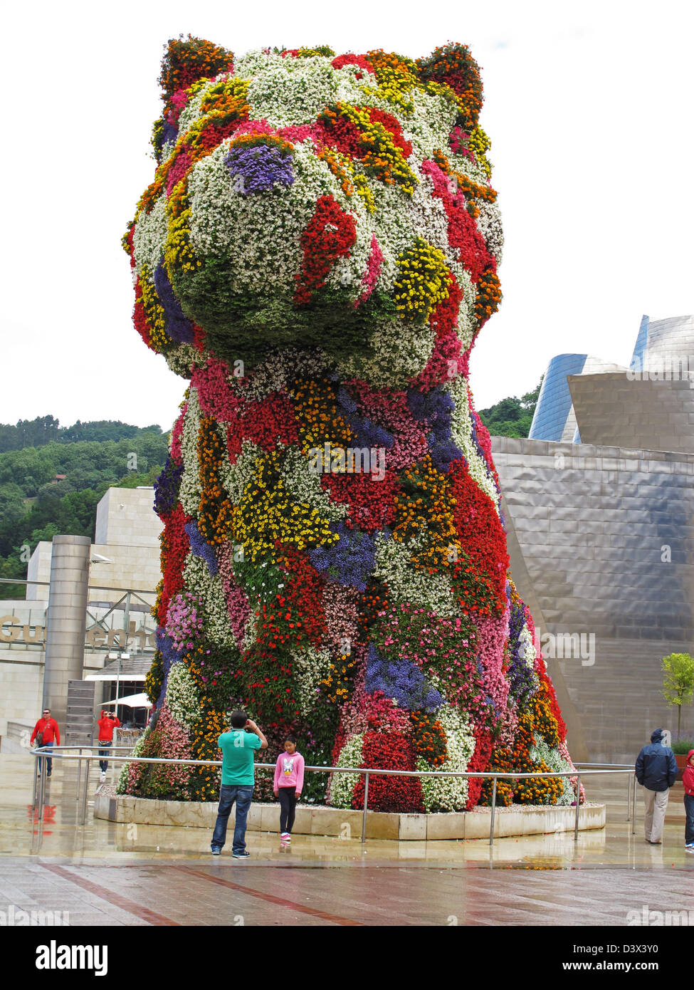 Dog Puppy,flower sculpture by Jeff Koons,Guggenheim museum,Frank Gehry  architect,Bilbao,Basque country,Biscay province,Spain Stock Photo - Alamy