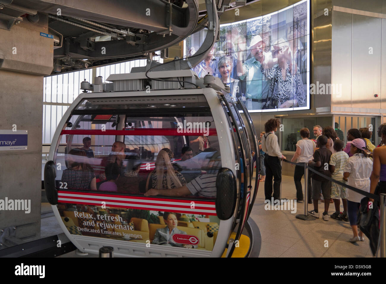 Emirates cablecar at North Greenwich station Stock Photo Alamy