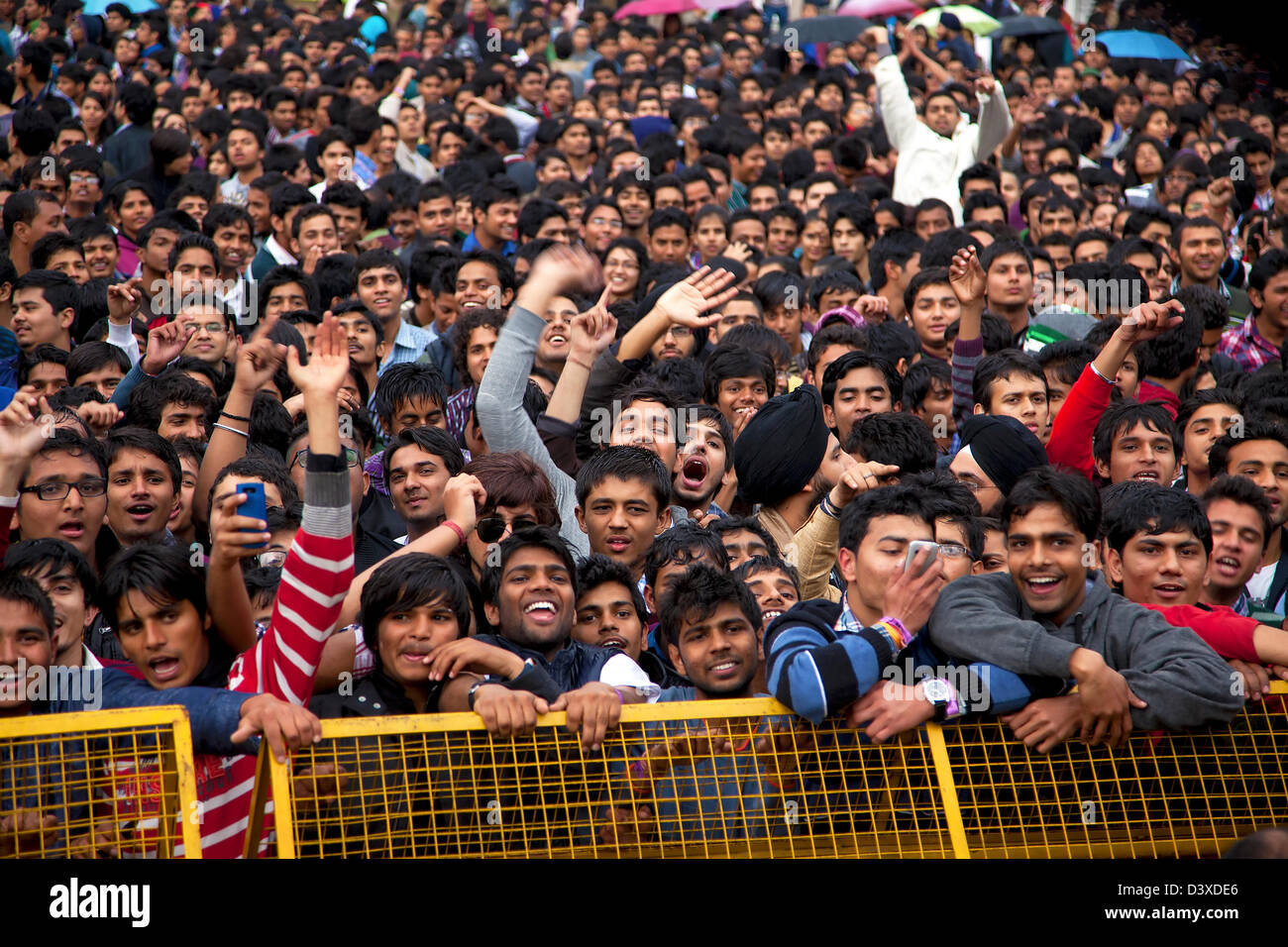 Crowd is dancing hires stock photography and images Alamy