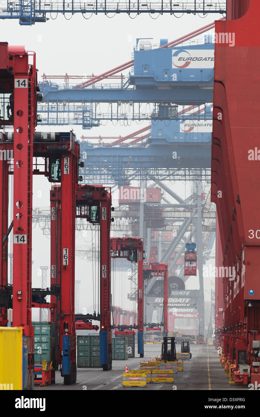 Hamburg, Germany, transport containers to the Vancarrier ...