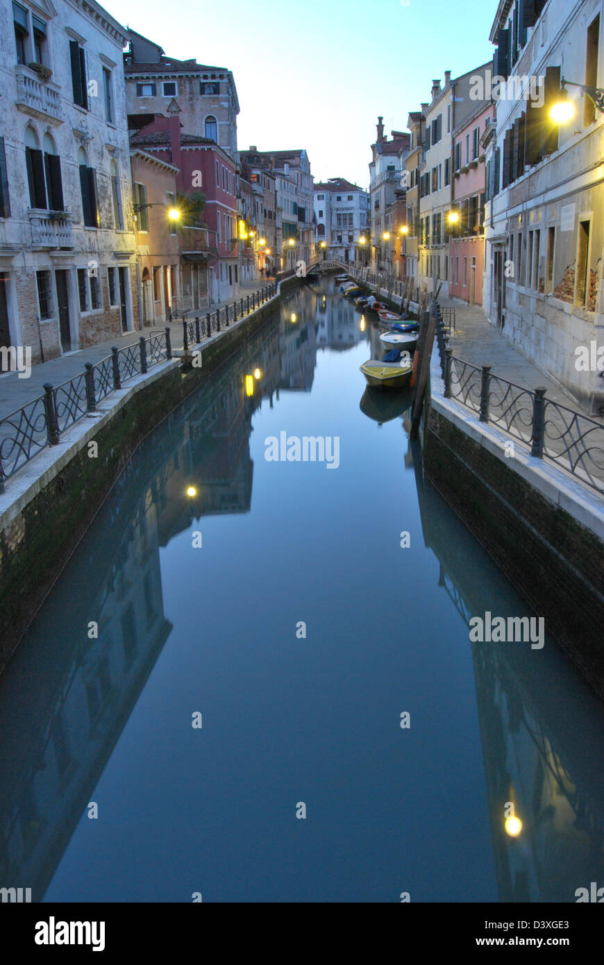 Grand canal at night with a gondola hi-res stock photography and images ...