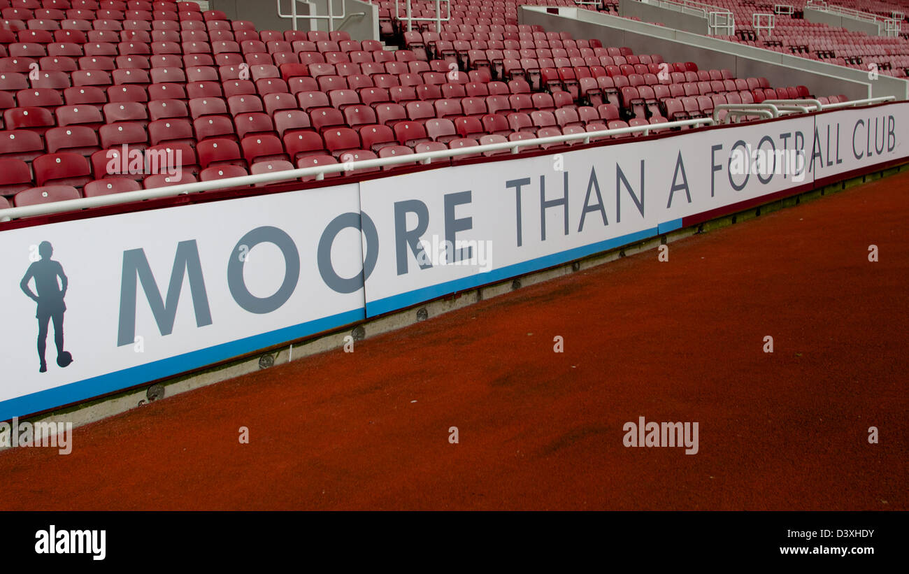 Bobby Moore West Ham United High Resolution Stock Photography and Images -  Alamy