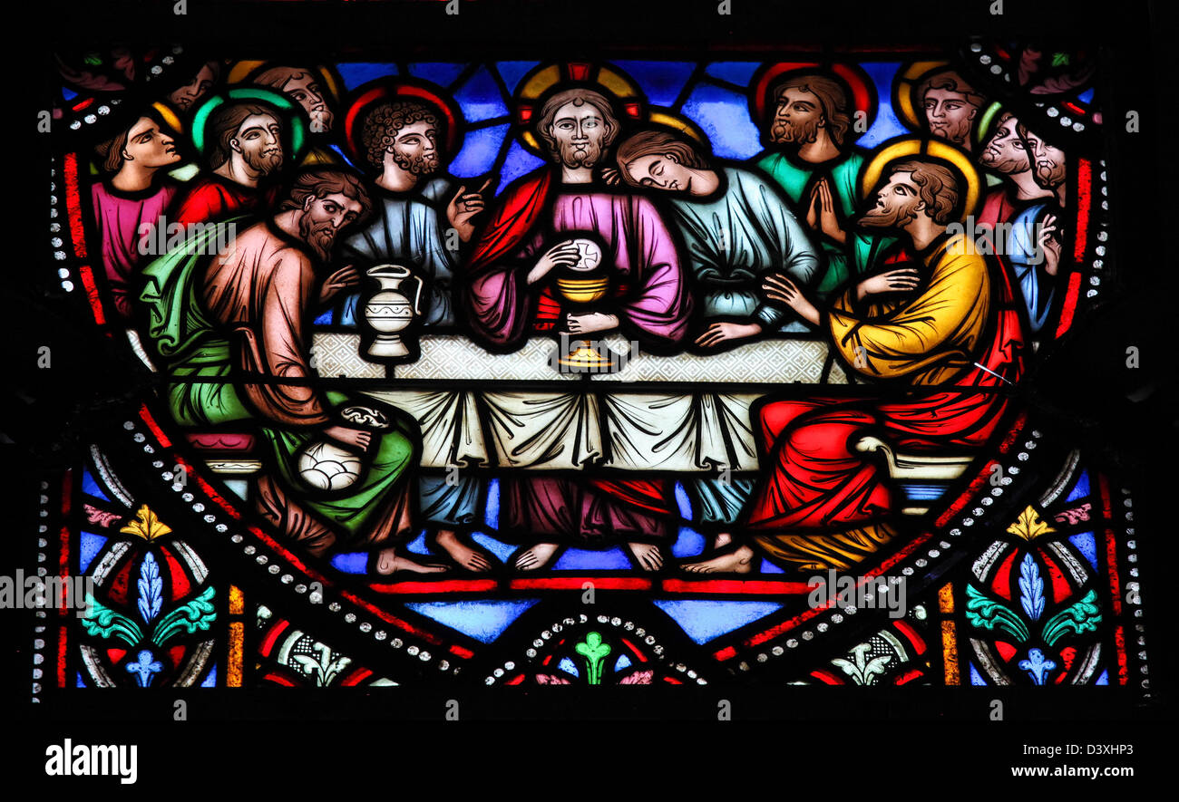 Stained glass window depicting Jesus and the twelve apostles on maundy thursday at the Last Supper Stock Photo
