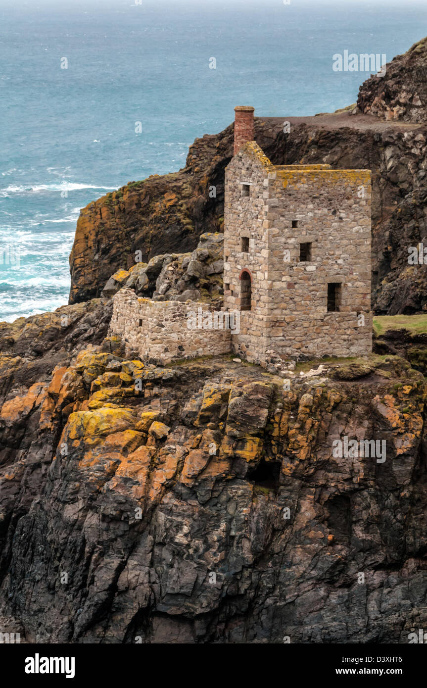 Engine house on the Celtic sea coast of Cornwall Stock Photo