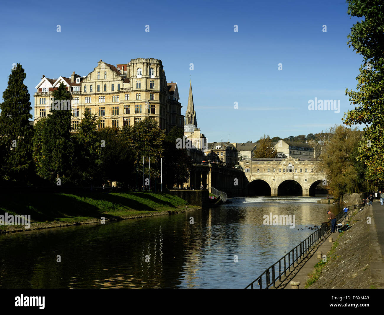 River Avon, the Empire Hotel and Pulteney Bridge, Bath, England Stock Photo