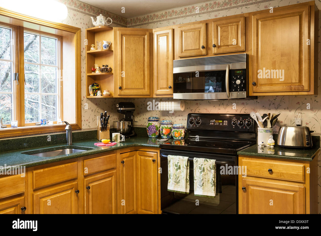 Well furnished kitchen hi-res stock photography and images - Alamy