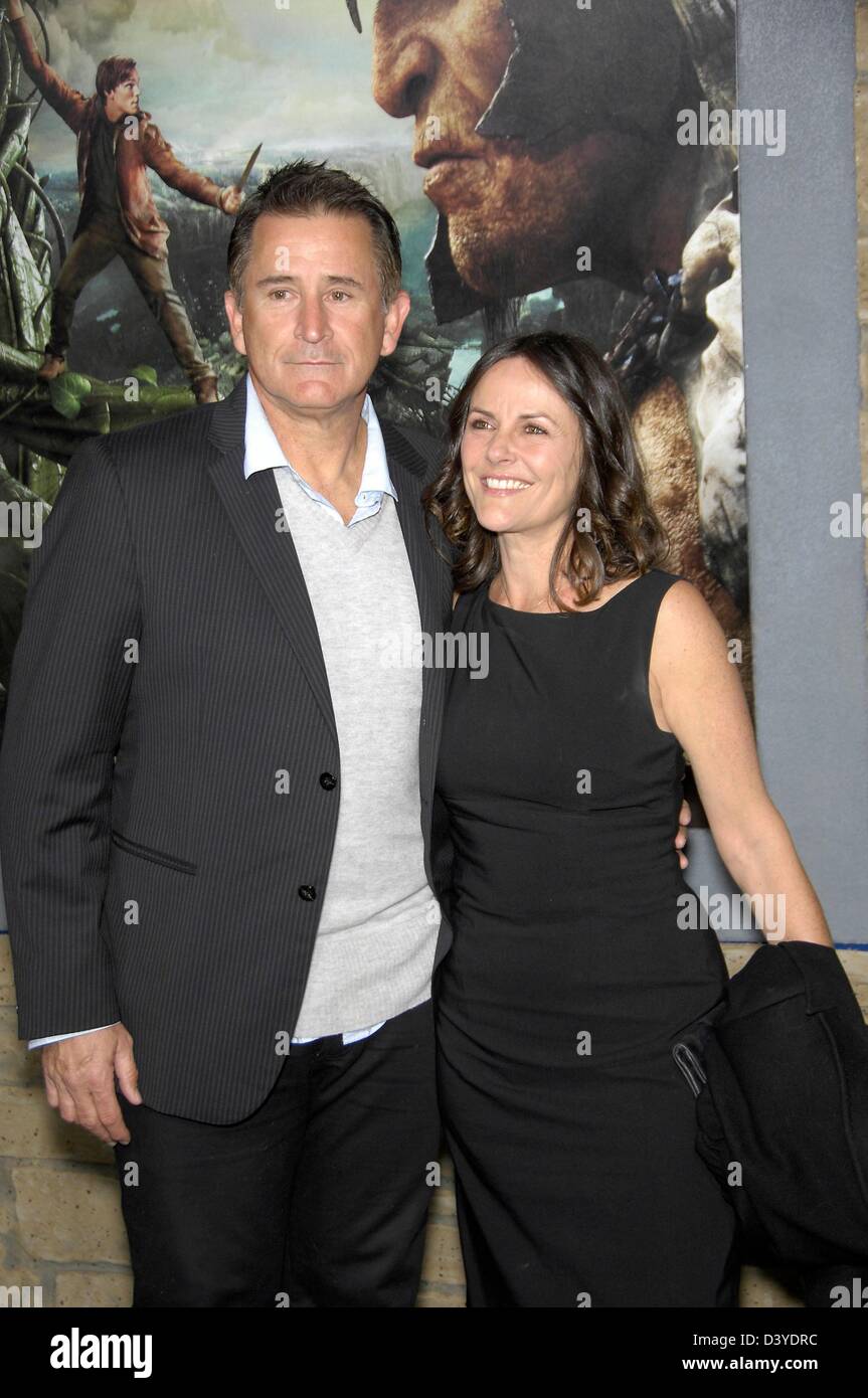 Los Angeles, California, USA. 26th February 2013. Anthony LaPaglia, Gia Carides at arrivals for JACK THE GIANT SLAYER Premiere, TCL (formerly Grauman's) Chinese Theatre, Los Angeles, CA February 26, 2013. Photo By: Michael Germana/Everett Collection/ Alamy Live News Stock Photo