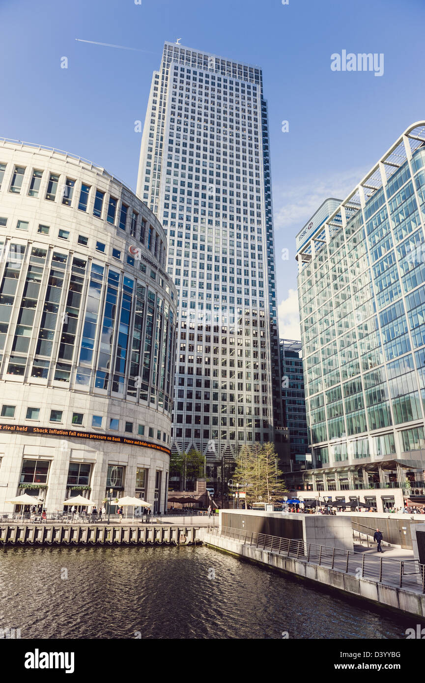 The bank of america tower at canary wharf hi-res stock photography and ...