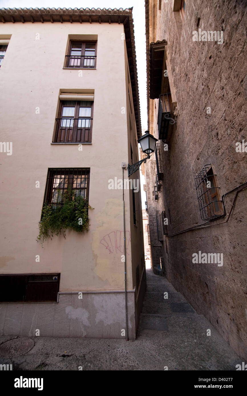 Very narrow passage near to river Darro, Granada, Andalusia, Spain Stock Photo